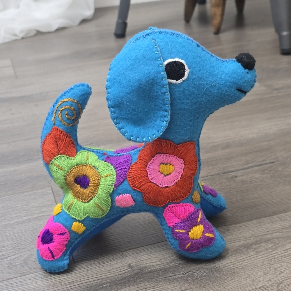 Hamdmade Felt Embroidered Folk Art Dog Colorful Fun Unique Art Deco - Picture 2 of 5